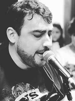 Andrey Peniche - Professor de guitarra, cavaco, canto e ukulele